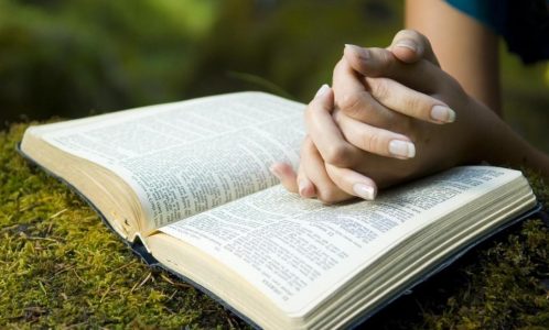reading-bible-outside4 reading-bible-outside4
